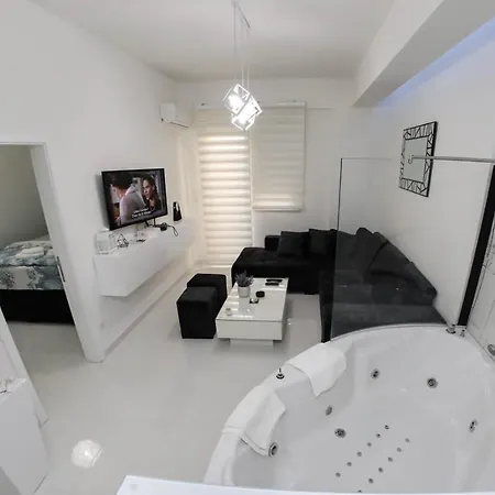 Nirvana Center Apartament *