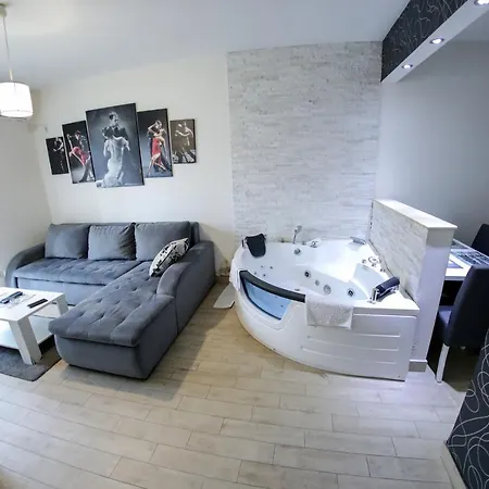 Apartment Nirvana Center *