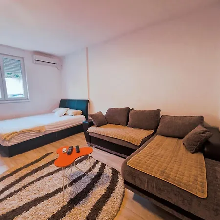 Apartment Nirvana Center *