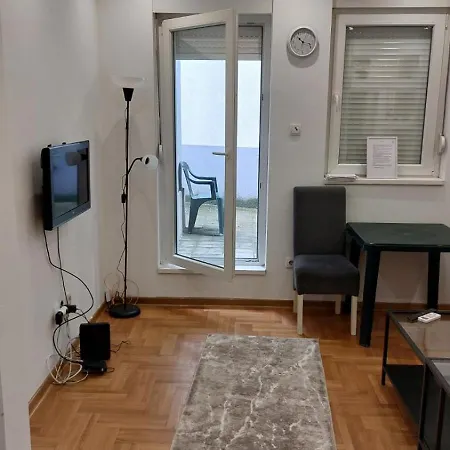 Apartment Nirvana Center *