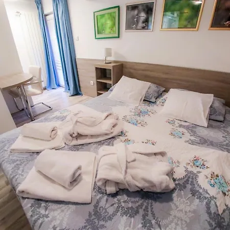 Nirvana Center Apartment